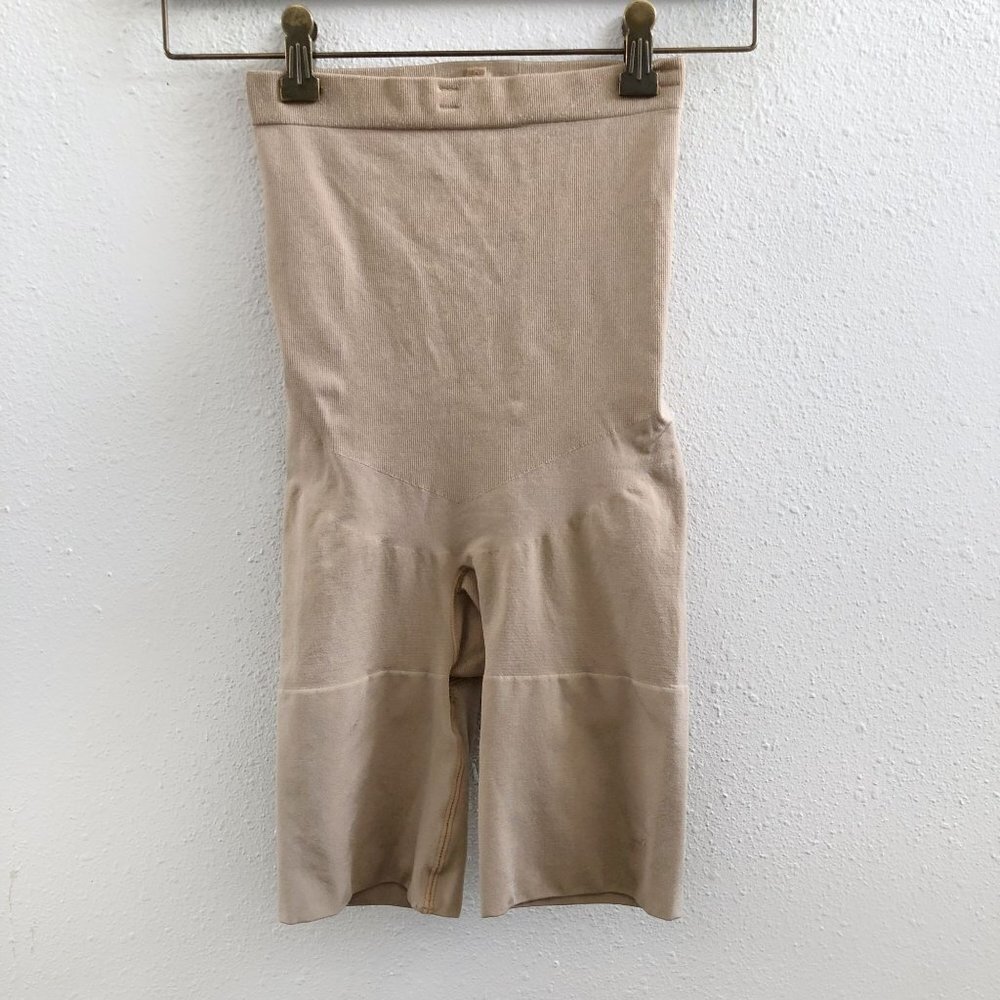 SPANX High-Waisted Mid-Thigh Shapewear Short Medium‎ Size